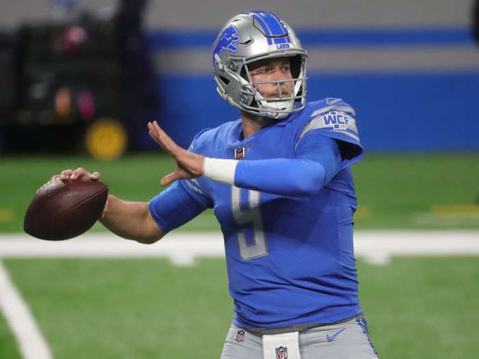 Matthew Stafford warms up